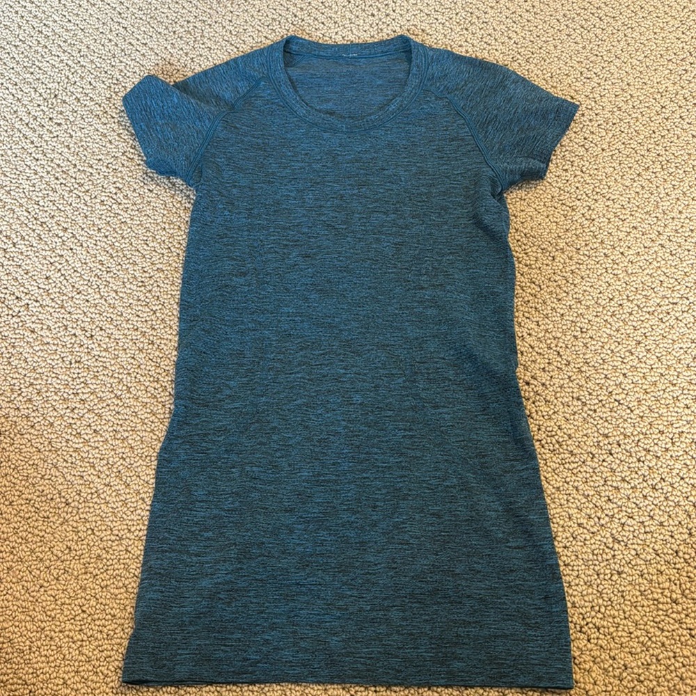 super cute swiftly Tech Shorts Sleeve Lulu lemon!